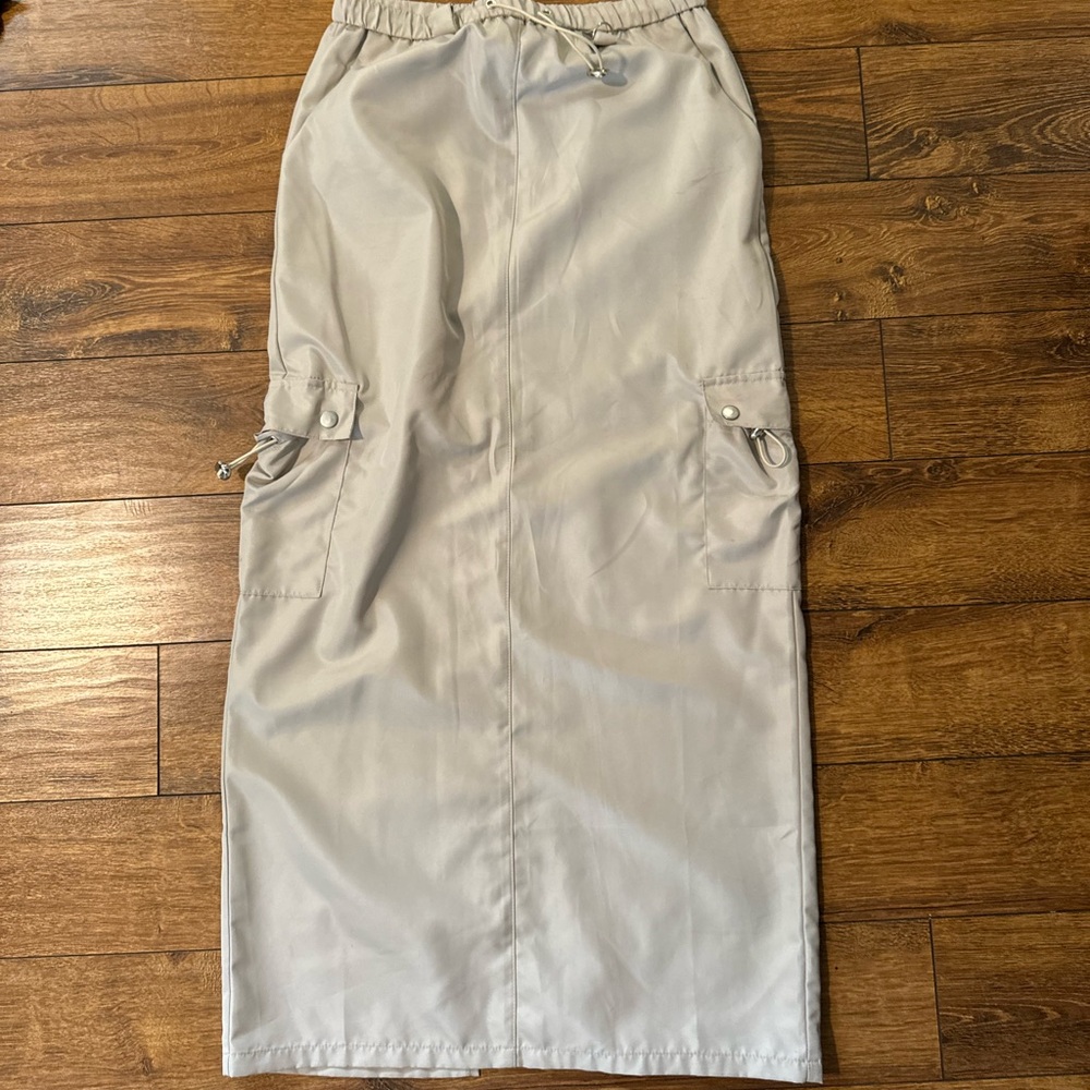 EDIKTED khaki-colored maxi cargo skirt